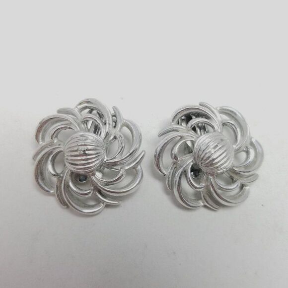 Vintage Coro Silver Tone Retro Flower Shape Clip On Earrings, Abstract 80s Style - Picture 7 of 7